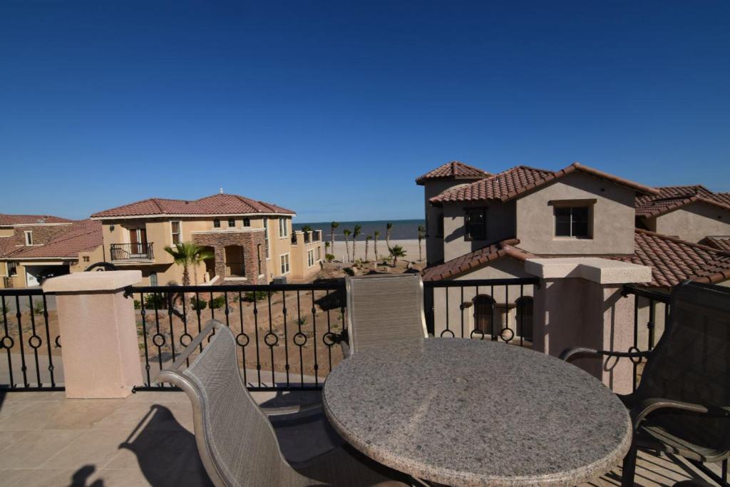 Μπαλκόνι ή βεράντα στο El Dorado Ranch San Felipe Rental Condo - Steps to the beach