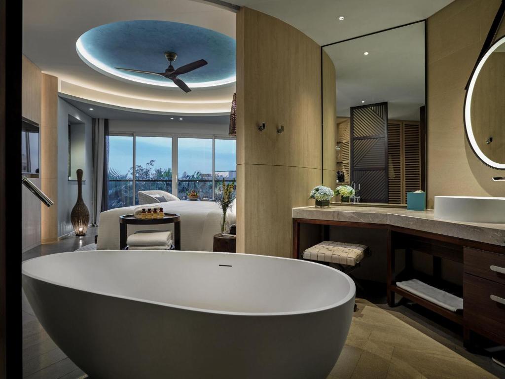 Pullman Phu Quoc Beach Resort - 4