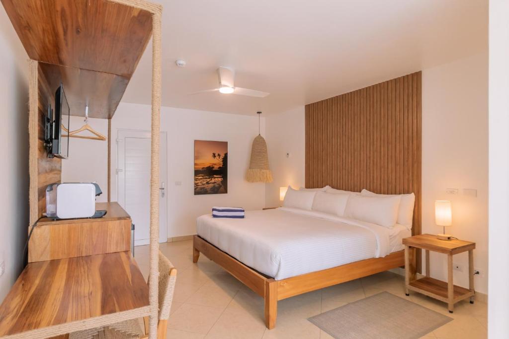 Ένα ή περισσότερα κρεβάτια σε δωμάτιο στο Hotel Santa Teresa by the Beach