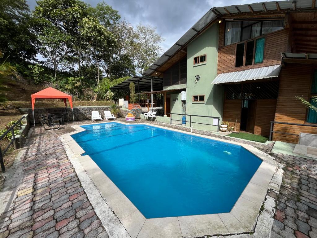 Bazén v ubytování Casa de Emmita nebo v jeho okolí