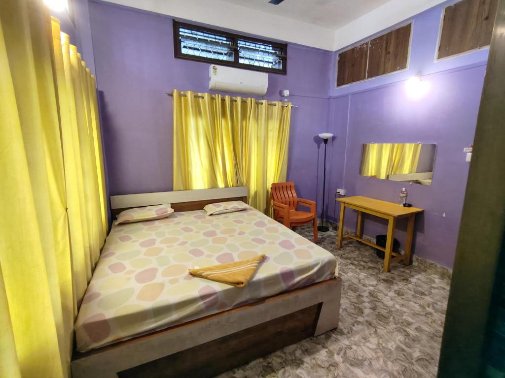 Postel nebo postele na pokoji v ubytování The purple stay