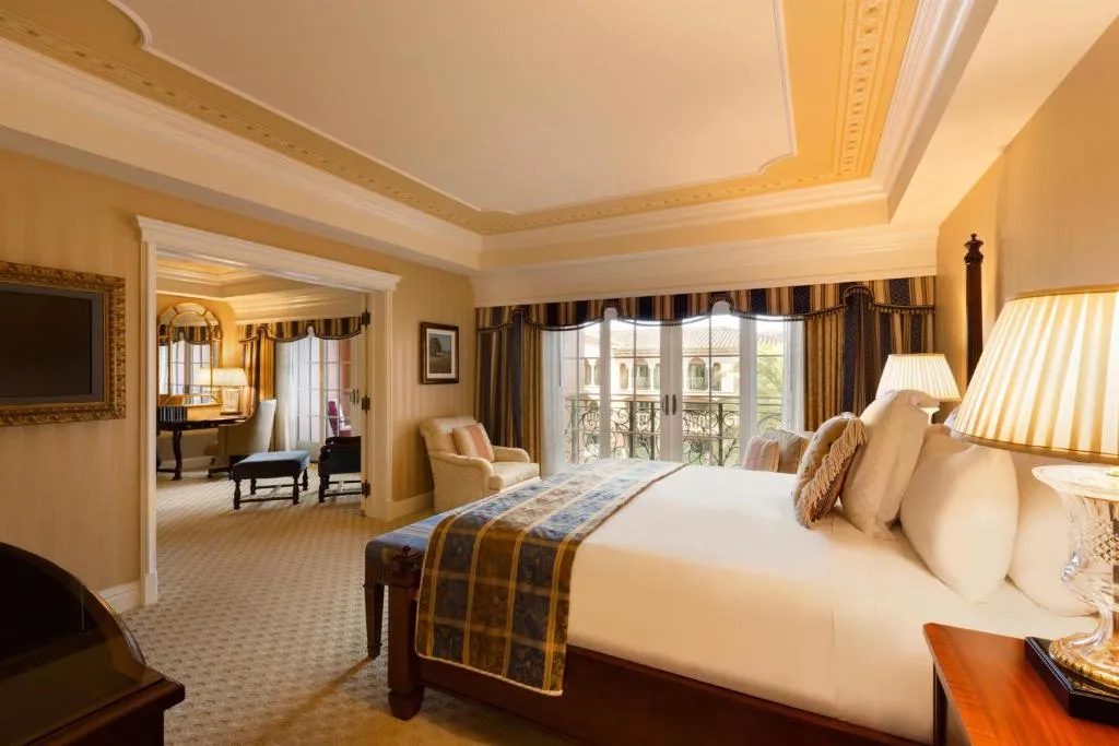 Del Mar One Bedroom Suite with Roll In and Hand Held Shower - Mobility/Hearing Accessible