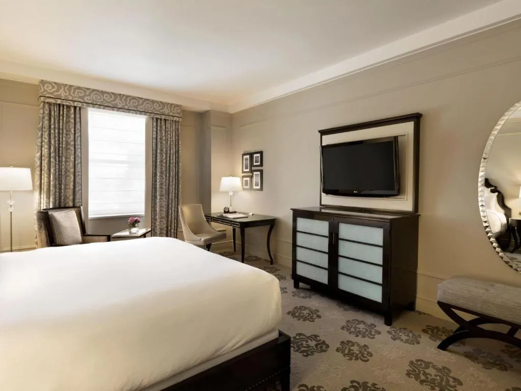 Fairmont Room with King Bed