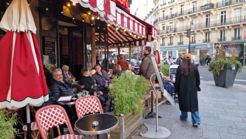 Επισκέπτες που μένουν στο Gare Montparnasse 1minute,Odéon,5 minute Eiffel tout and Louvre Meusm ,center ,aeosome place