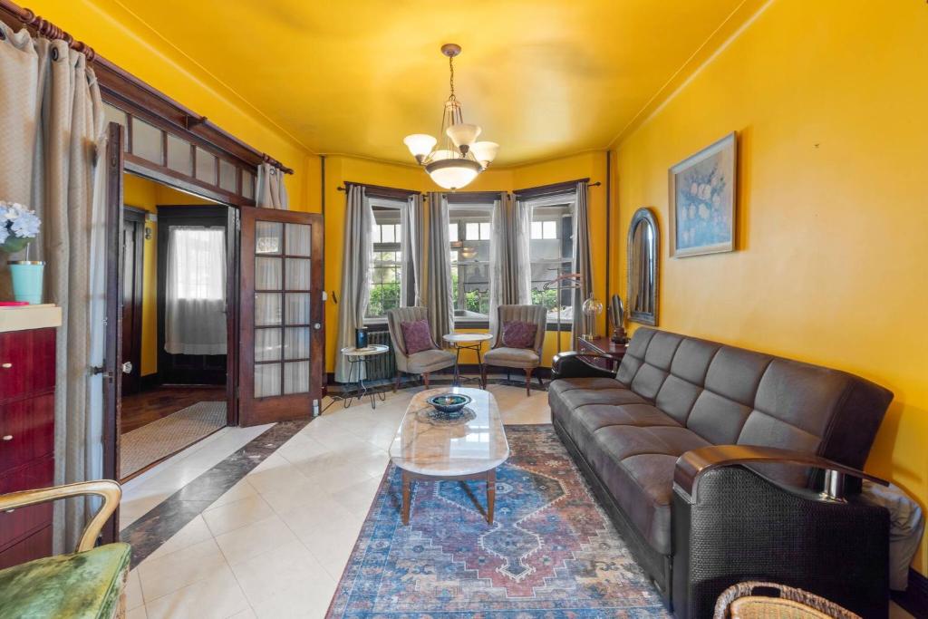 Et opholdsområde på The Yellow House Landmark