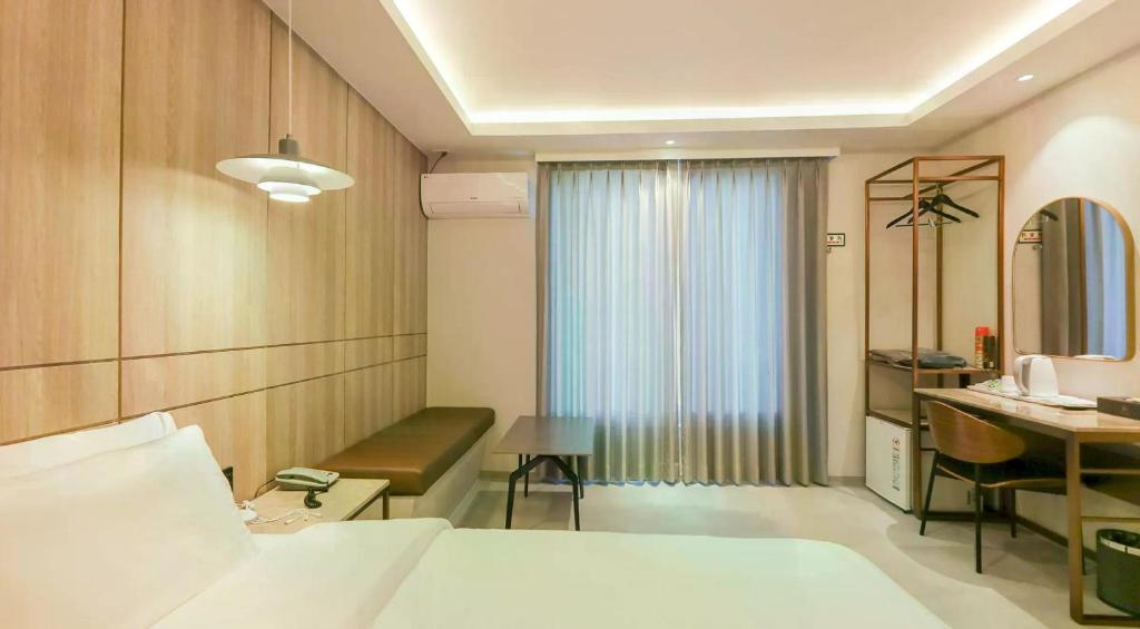 a hotel room with a bed and a desk at browndot 서천 