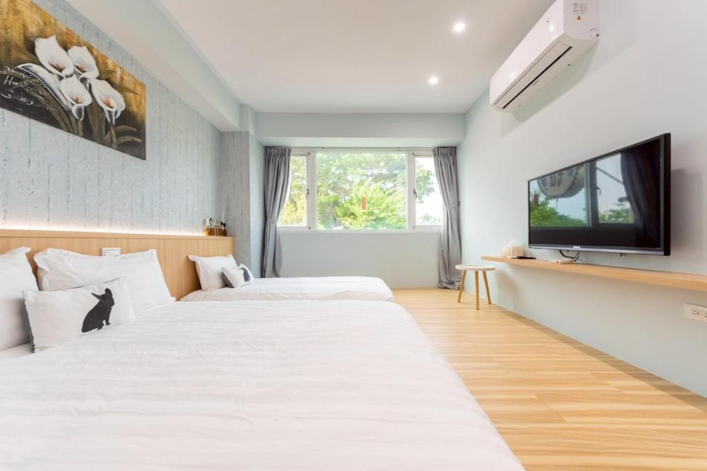 Postel nebo postele na pokoji v ubytování 暮樂行旅 -改裝新登場-預訂後務必連絡民宿再一次確認