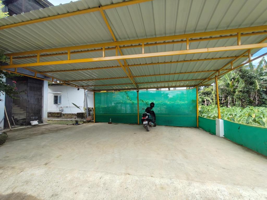 Imagen de la galería de Minimalistic white stay, en Jorhāt