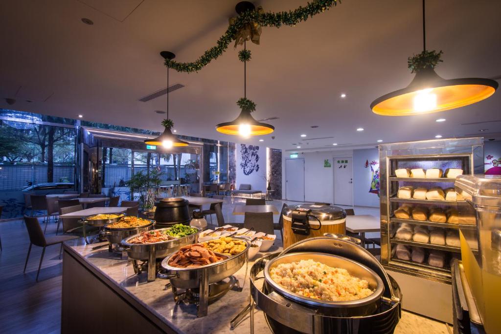 a buffet line with many different types of food at Hotel Initial-Taichung in Taichung