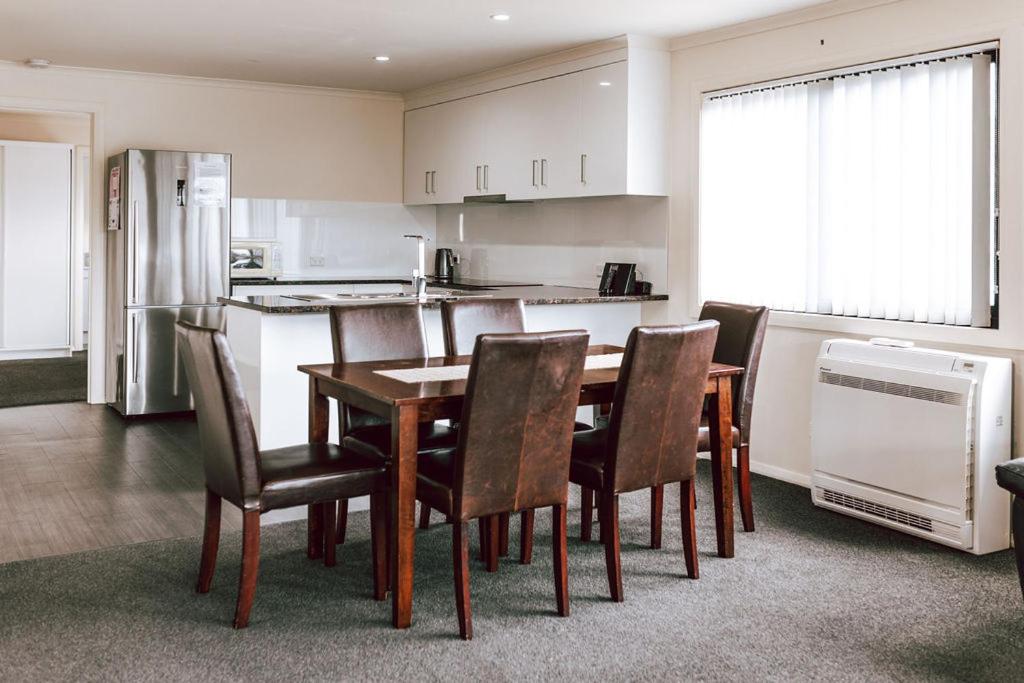 Η κουζίνα ή μικρή κουζίνα στο Relax @ 31 - Location Location!