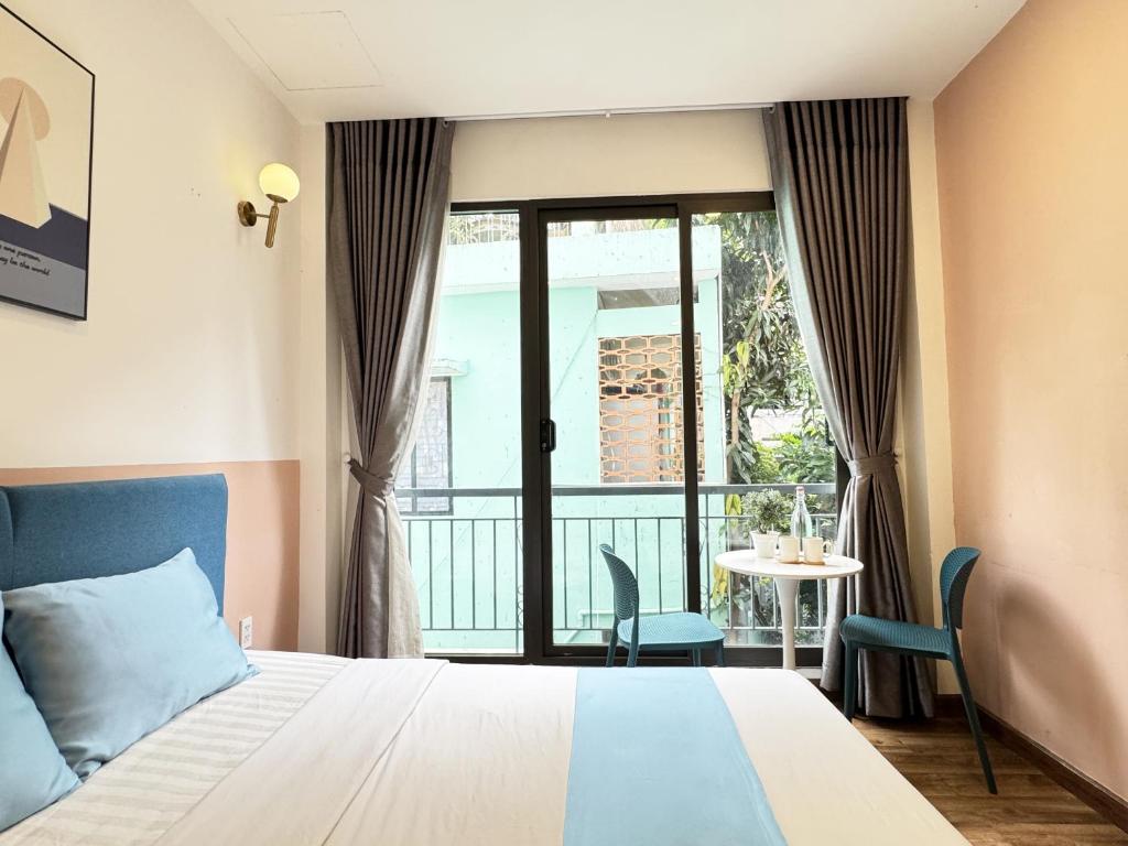 a hotel room with a bed and a balcony at DreamHome - Starry in Ho Chi Minh City