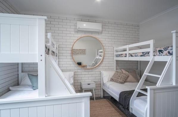 Ένα ή περισσότερα κρεβάτια σε δωμάτιο στο Relax Inn