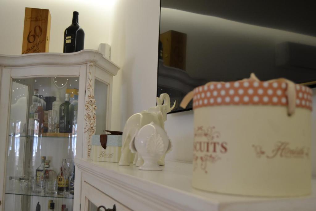 Zestaw do parzenia kawy i herbaty w obiekcie Bed and Breakfast Sun Wine