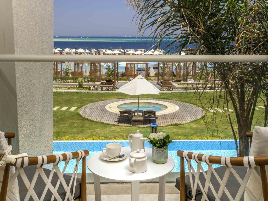 Rixos Premium Magawish Suites and Villas - 3