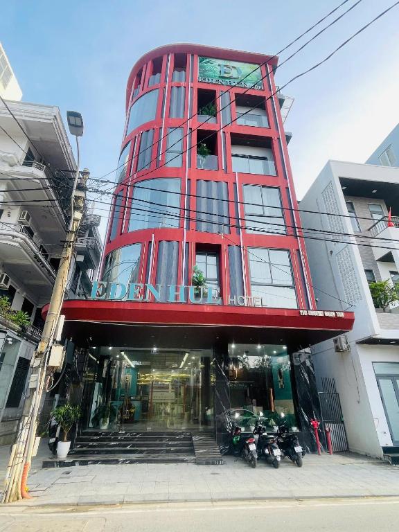 Eden Hue Hotel tọa lạc trên đường Nguyễn Công Trứ, thuận tiện kết nối khu vực trung tâm và các điểm tham quan nổi bật của Huế.