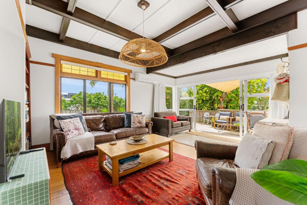 Χώρος καθιστικού στο Cabbage Tree Cottage