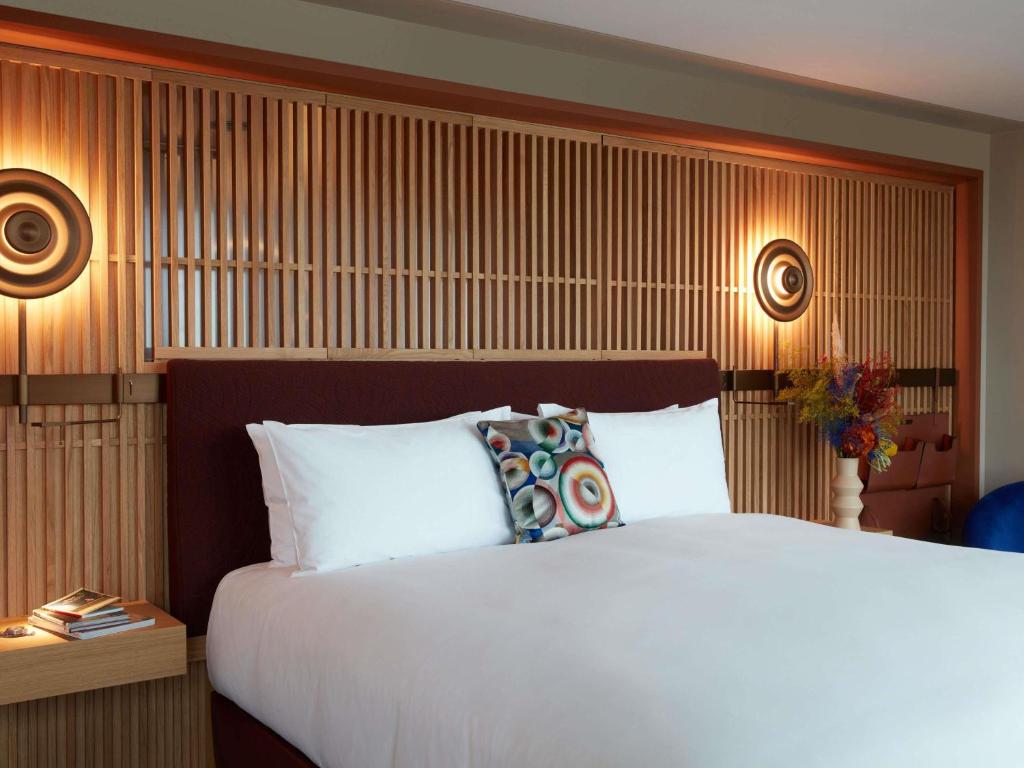 
L'Atelier Seine Corner Suite -  River Seine and Eiffel Tower view
