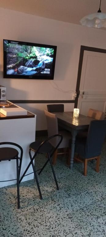 TV a/nebo společenská místnost v ubytování Gite des 4 saisons