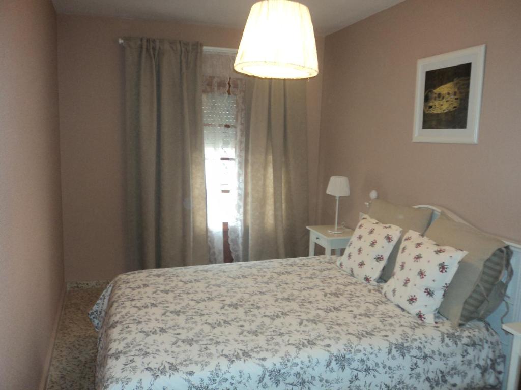 a bedroom with a bed and a window at Apartamento Centro Jerez Campana in Jerez de la Frontera