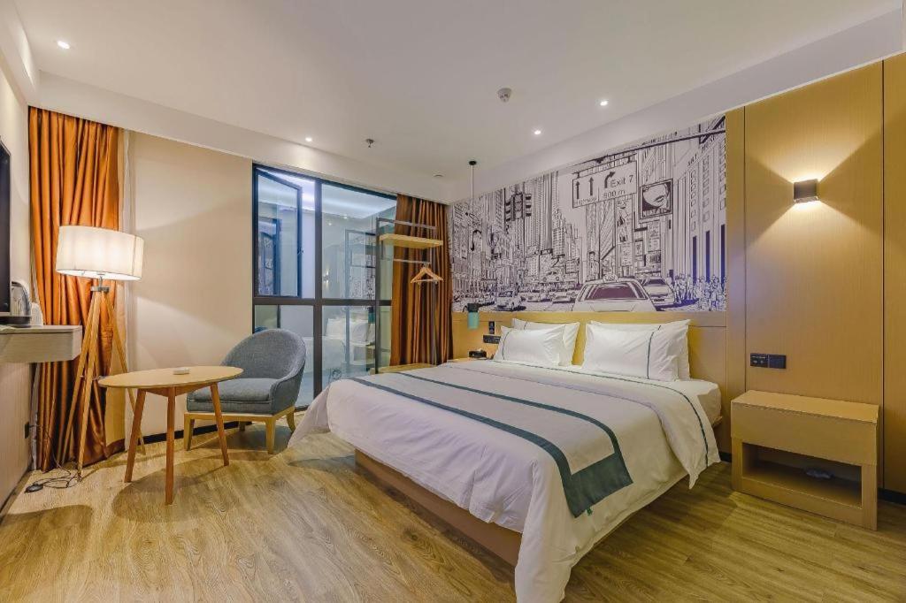 Postel nebo postele na pokoji v ubytování City Comfort Inn Chengdu Wenjiang Zhujiang Square Guanghua Park Metro Station