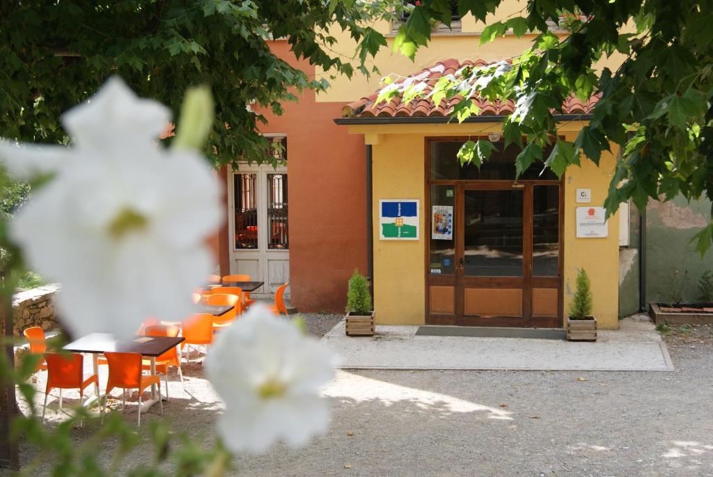 Fotografia z galérie ubytovania Alberg Roques Blanques v destinácii Ribes de Freser
