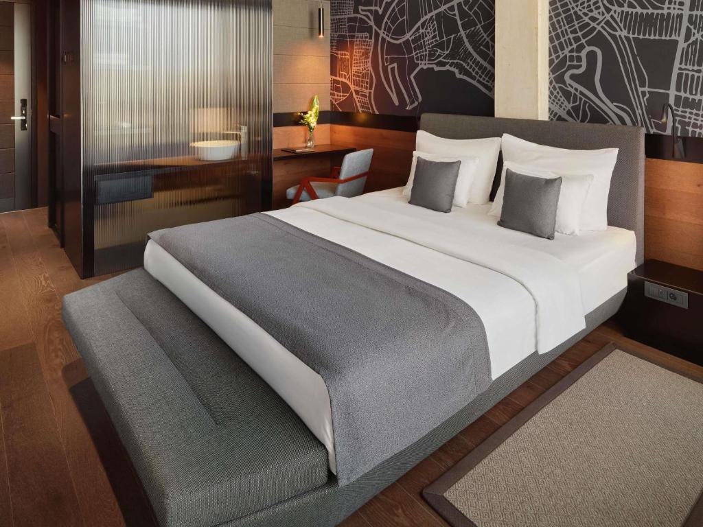 
Deluxe Room with King Bed
