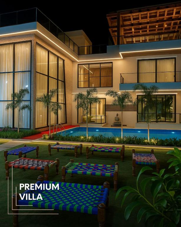 Πισίνα στο ή κοντά στο The Bhagwati Villa