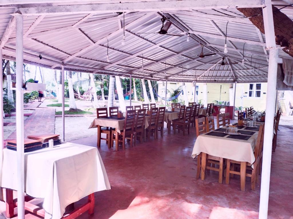 Restaurace v ubytování Samant Beach Resort