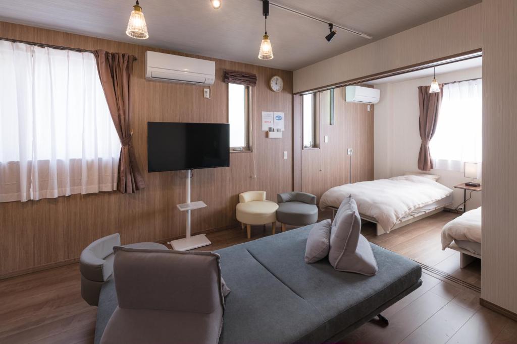 TV a/nebo společenská místnost v ubytování Lumen豊田 中長期滞在向コンドミニアム トヨタ自動車本社徒歩5分