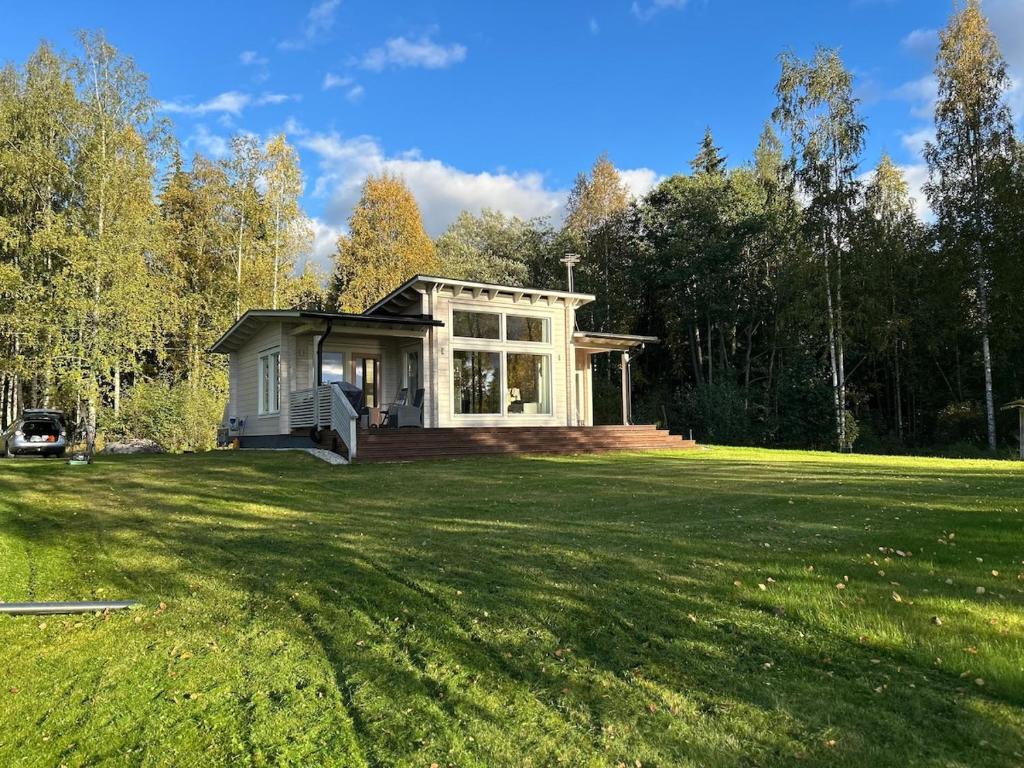 Gallery image of Log cabin by the lake in Pieksamaki