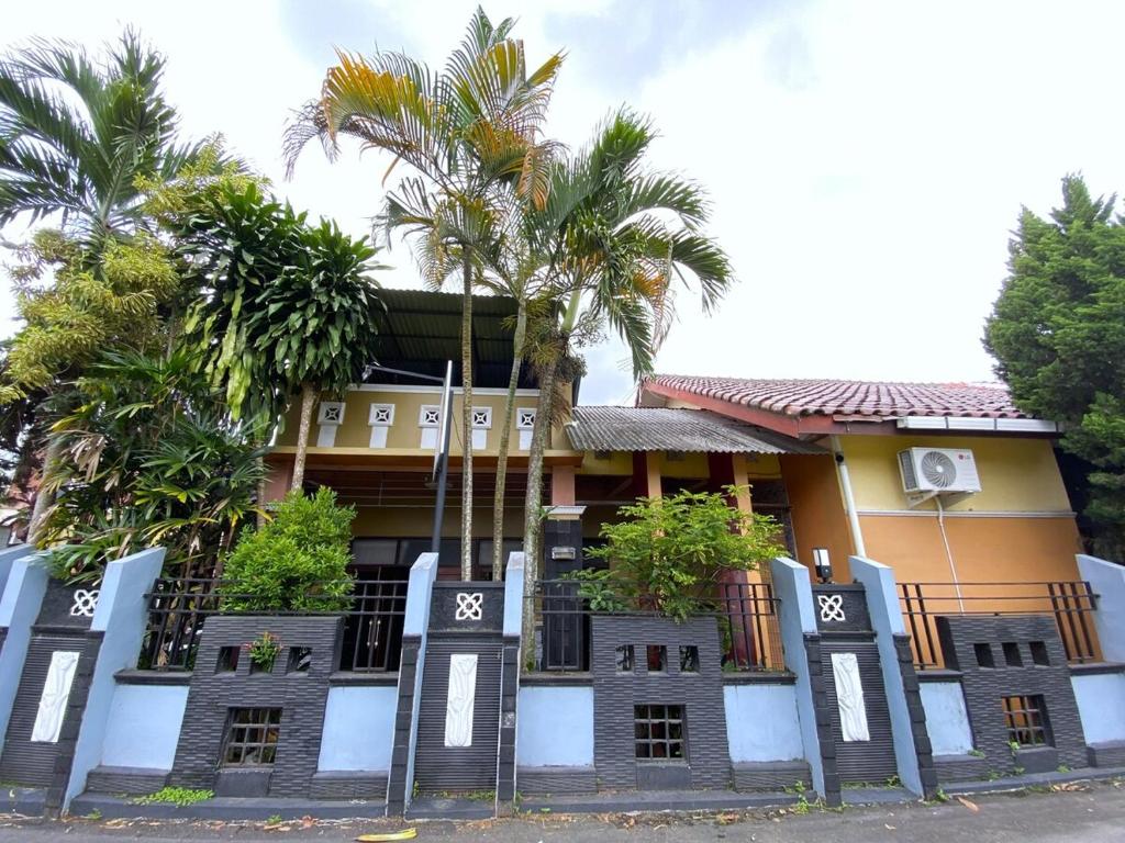 Το κτήριο όπου στεγάζεται  η παραθεριστική κατοικία