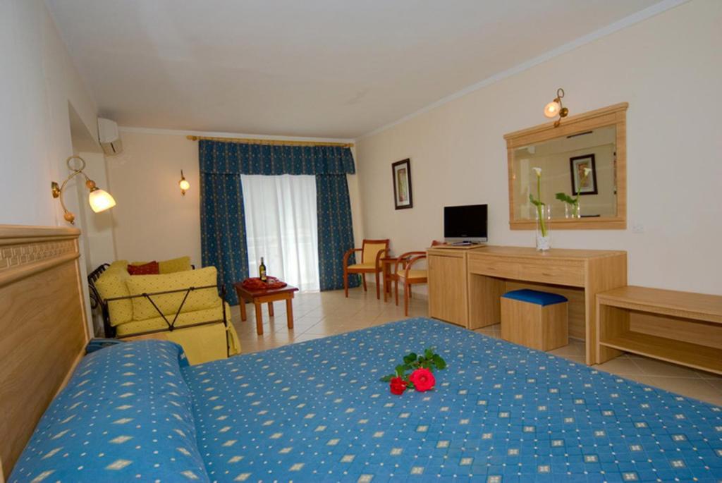 Porfi Beach Hotel - 19