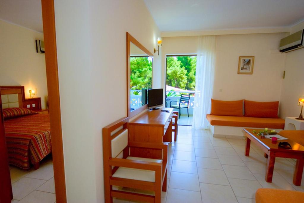 Posezení v ubytování Porfi Beach Hotel