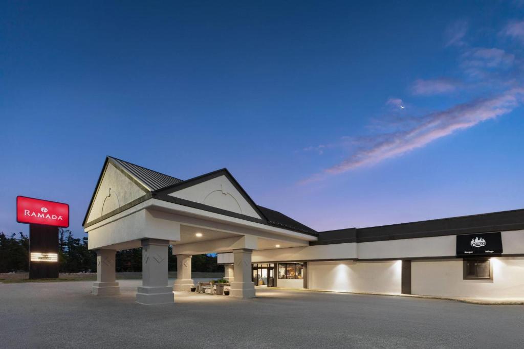 Gallery image of Ramada by Wyndham Grayling Hotel & Conference Center in Grayling