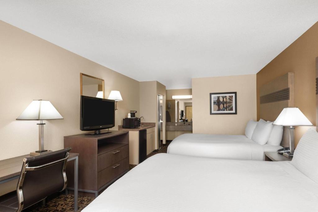 Hawthorn Suites by Wyndham Napa Valley photo