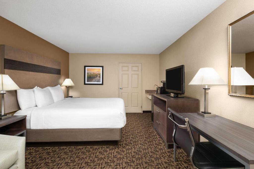 Hawthorn Suites by Wyndham Napa Valley photo