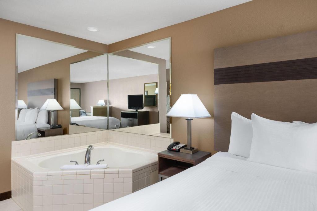 Hawthorn Suites by Wyndham Napa Valley photo