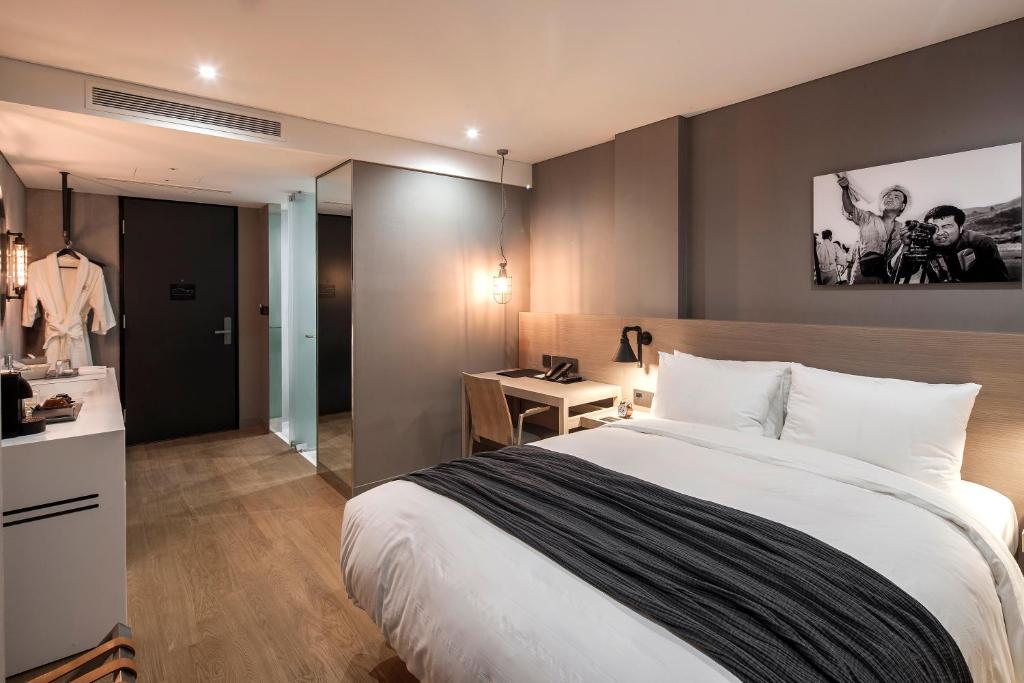 Postel nebo postele na pokoji v ubytování Hotel28 Myeongdong