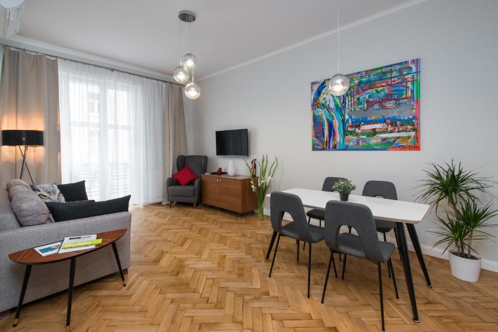 Televízia a/alebo spoločenská miestnosť v ubytovaní Luxe Living Krakow