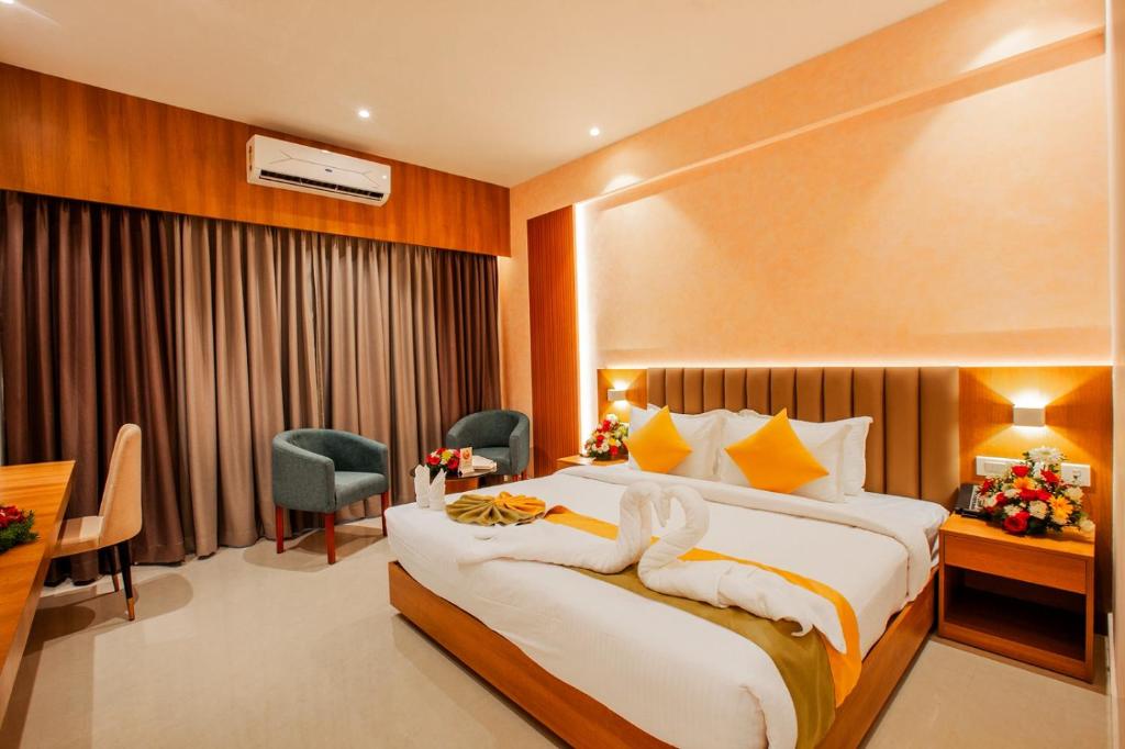 a hotel room with a large bed and a desk at Amity's Courtyard in Jāmb