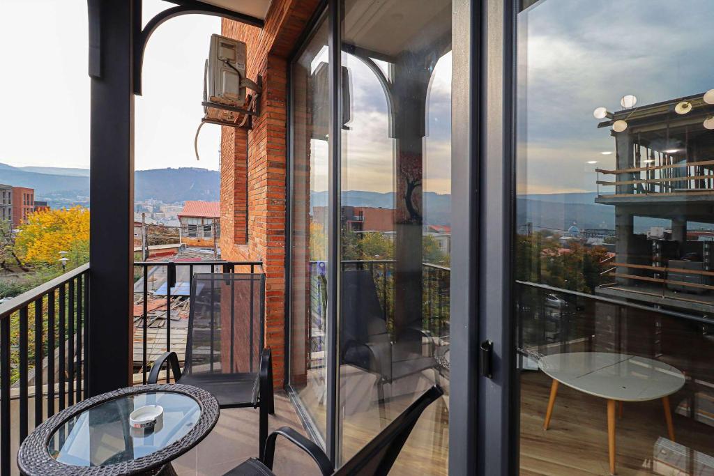 تصویر اتاق‌های Super Cozy Apartment In Old Part Of Tbilisi - تصویر ۲