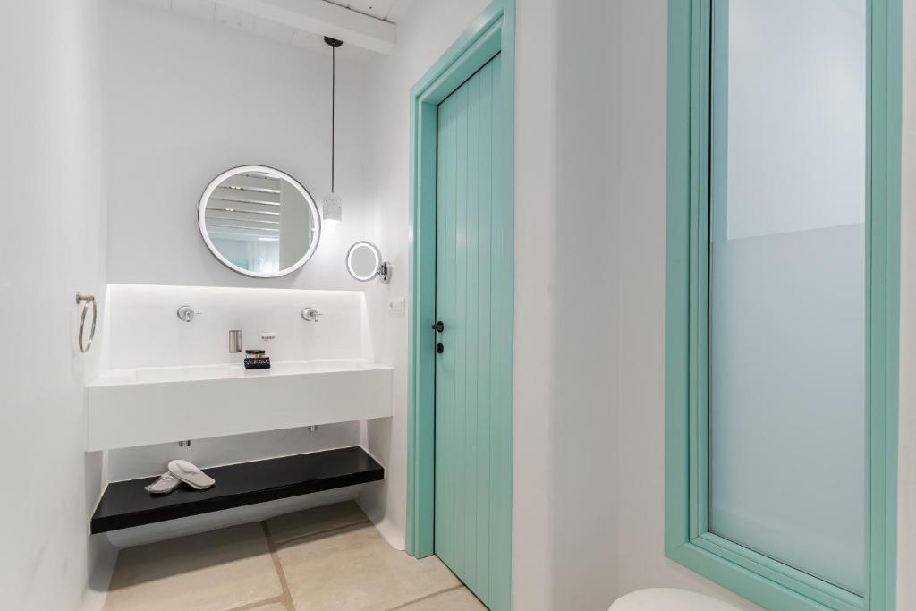 Majo Suites Hotel - 14