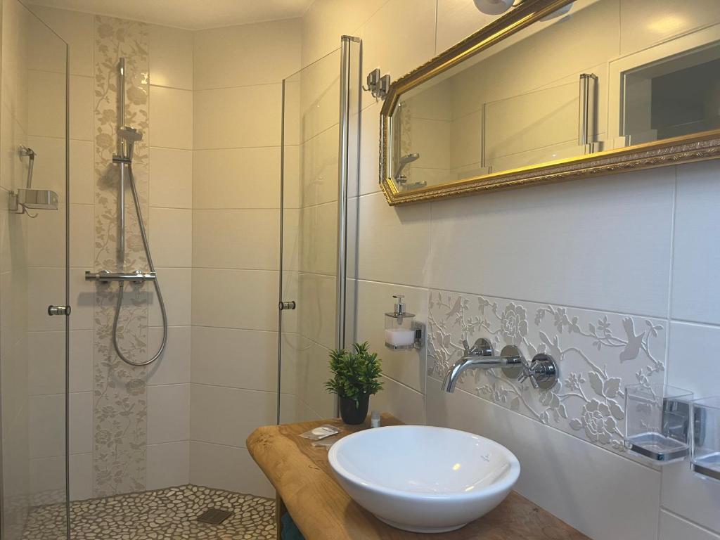 Gasthaus Hecker Hof - Double Room With Private Bathroom