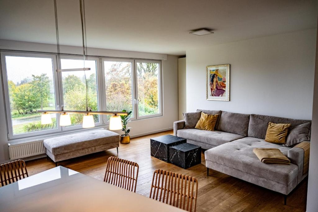 a living room with a couch and a table at Ferienwohnung Auerose in Wesel
