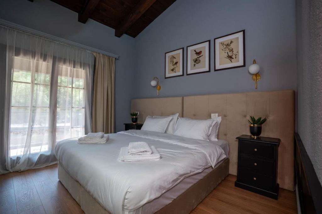 Postel nebo postele na pokoji v ubytování Deluxe Double Room by MANAGR