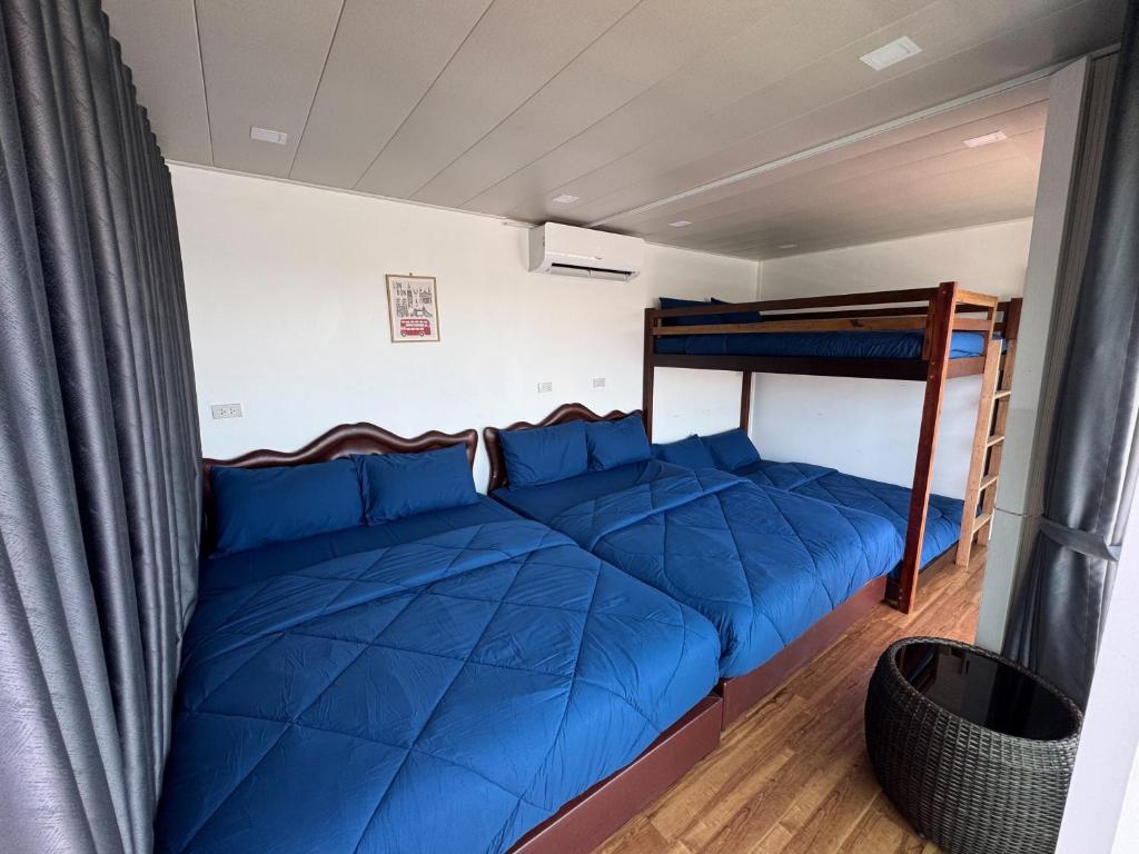 Χώρος καθιστικού στο แพ The RAFT Chanthaburi