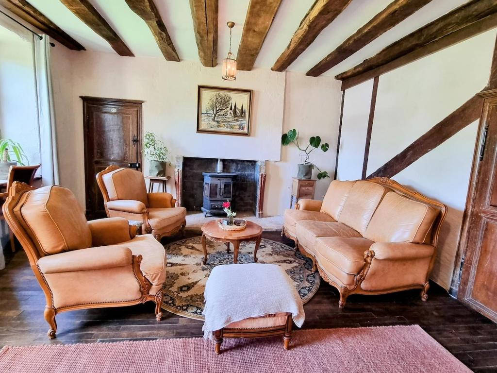 Χώρος καθιστικού στο Big old parsonage