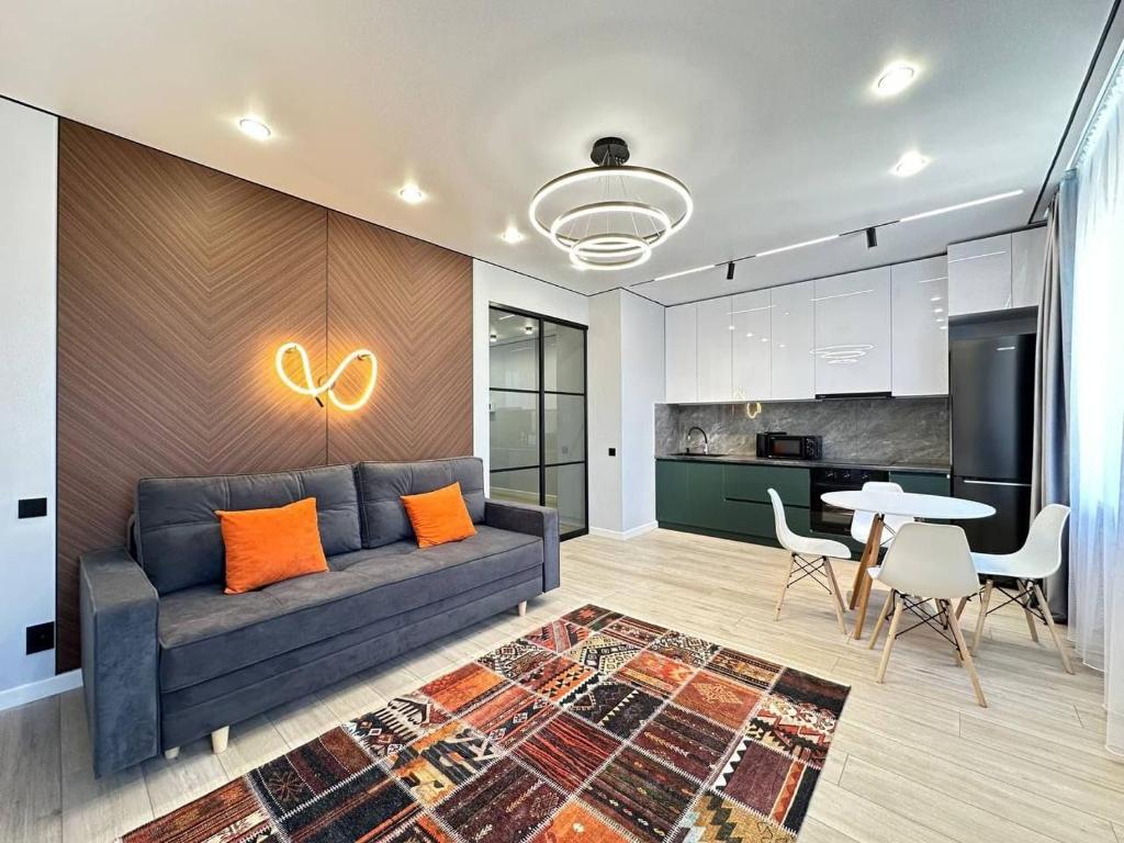 Istumisnurk majutusasutuses Lux apartment for 4 guests in Auezov city residence