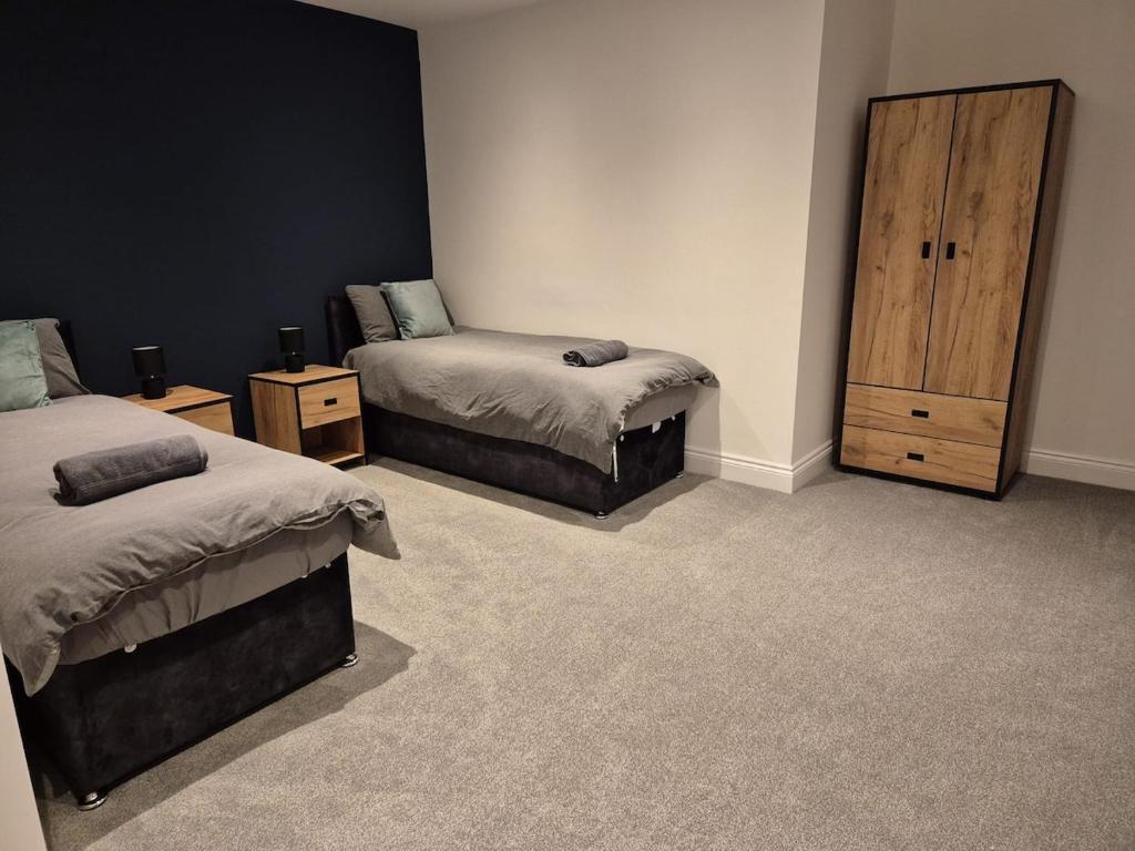 Ένα ή περισσότερα κρεβάτια σε δωμάτιο στο Clarendon- A Converted Church Luxe Apartment