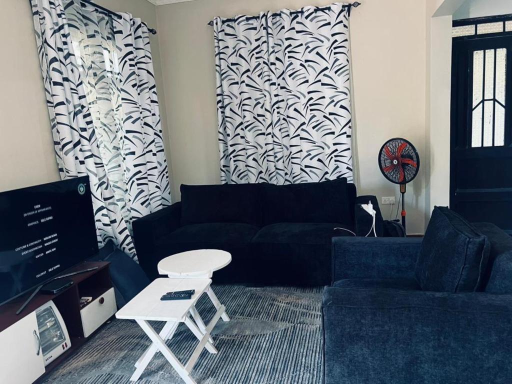 Χώρος καθιστικού στο The Black mamba